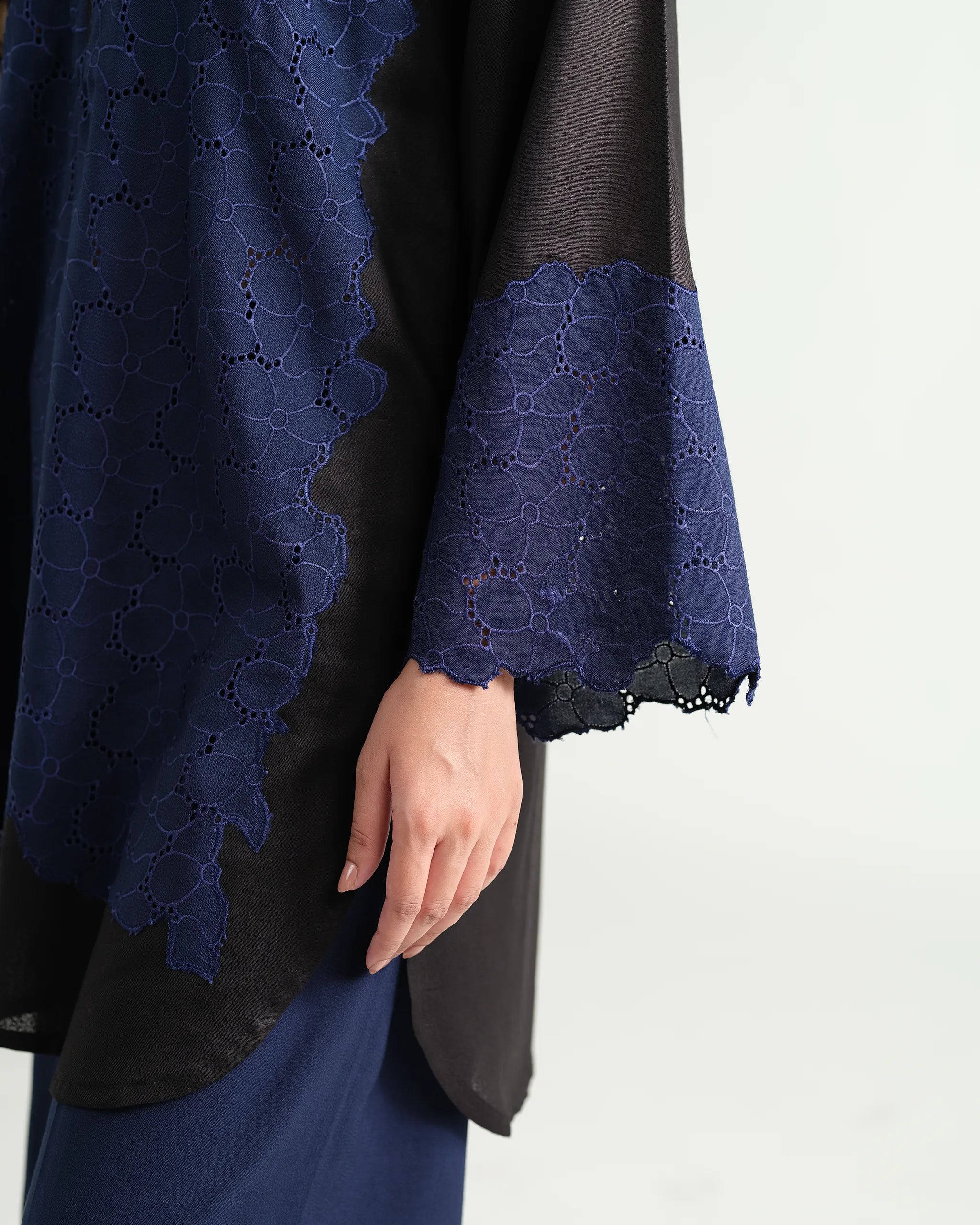 Sinoor's 'Aylin' navy blue and black embroidered pret suit from the Winter Basic Collection. Elegant ready-to-wear kurta and trousers for women.
