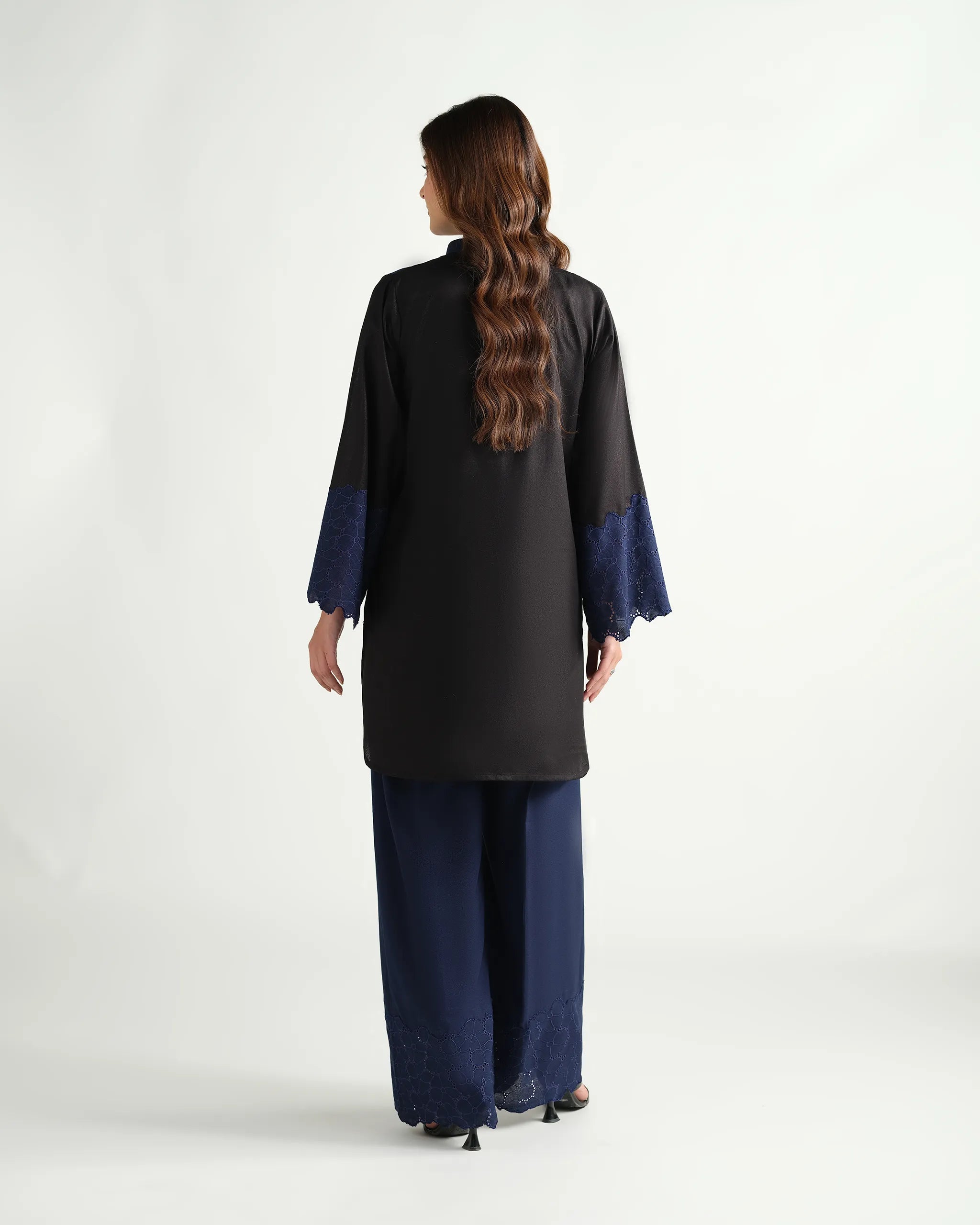 Sinoor's 'Aylin' navy blue and black embroidered pret suit from the Winter Basic Collection. Elegant ready-to-wear kurta and trousers for women.
